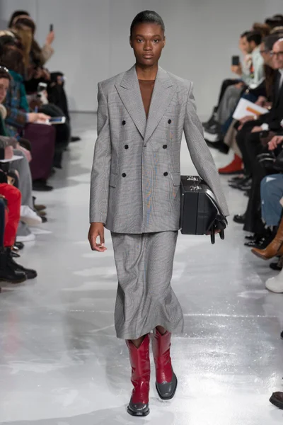 Look 10